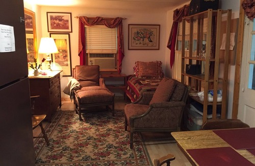 Saratoga Springs House | Bungalow, suites or home on East Side of Saratoga Lake The Best Of All Worlds