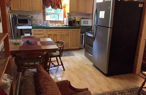 Saratoga Springs House | Bungalow, suites or home on East Side of Saratoga Lake The Best Of All Worlds