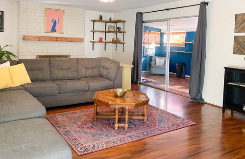 Raisin House | Bungalow w/ Baby Nursery by Fresno Airport