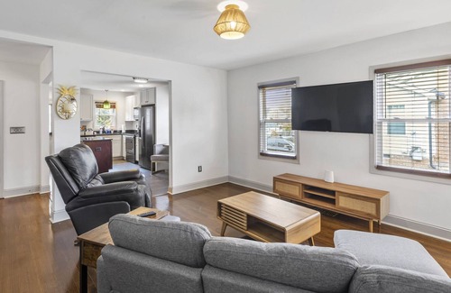 Belmont House | Bungalow Walking Distance to Main St & Heated Pool