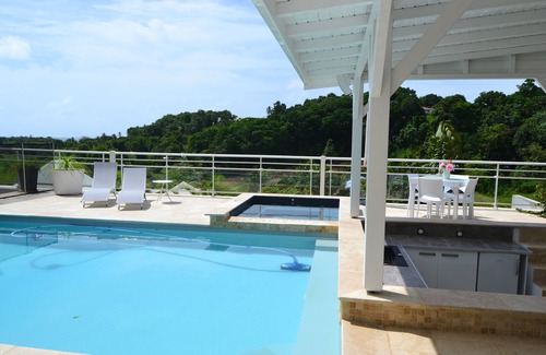 Circuit 1C1 House | Bungalow with pool and jacuzzi