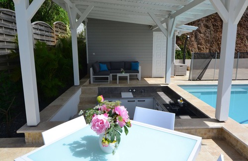 Circuit 1C1 House | Bungalow with pool and jacuzzi