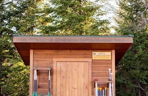 Greenville Ski Chalet | Bunk in shared room with shared bathroom