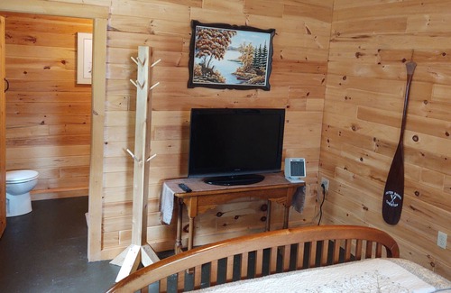 Lincoln Cottage | Bunkhouse w/electric and full bath