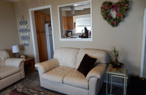South Mission Beach Condo | Bunni's Beach Condo ~ WOW ! Free assigned parking! Calendar up to date.