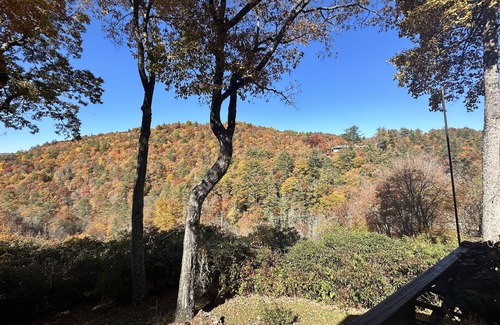 Highlands Apartment | Bunny Hollow located in Highlands NC,4 min from town & across fm the lodge.