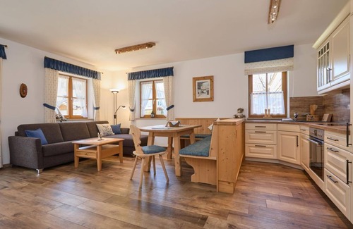 Mittenwald Apartment | Burgberg, vacation apartment - apartment/2 bedrooms/shower, WC