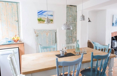 Burgh Island Cottage | Burgh Island /Bigbury on Sea Views /Beach 100 m: Cosy Old Coastguard's Cottage