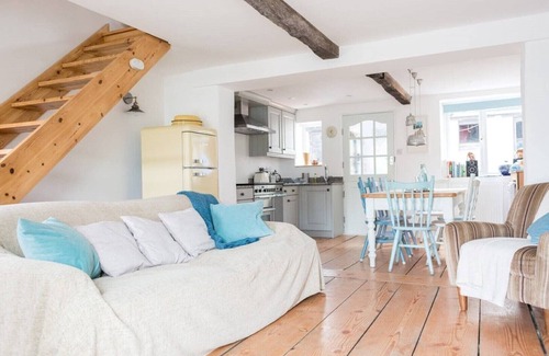 Burgh Island Cottage | Burgh Island /Bigbury on Sea Views /Beach 100 m: Cosy Old Coastguard's Cottage