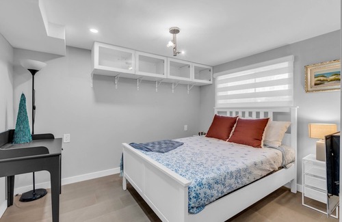 Burlington House | Burlington Oasis Woodview Lake