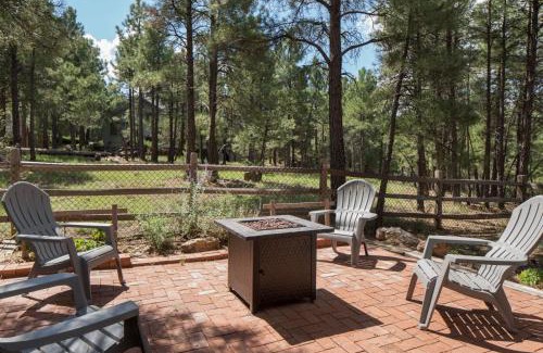 Flagstaff Villa | Burning Tree Lodge - Forest Views Fire Pit AC Pet and Family Friendly