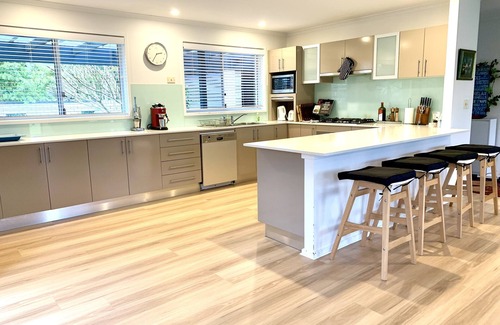 Burrill Lake House | Burrill Lakefront House - direct lake access-kayaks-table tennis-pool table-lawn