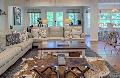 Clayton House | Burton Surf Club - Lakefront with Dock 5 Bedroom Renovation - Sleeps 8