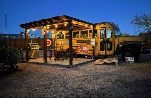 Saguaro West House | Bus Stop Saloon - Cave Creek with Spa