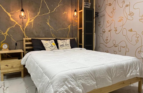 Sulphur Springs Apartment | Busch Gardens Bliss Suite-2