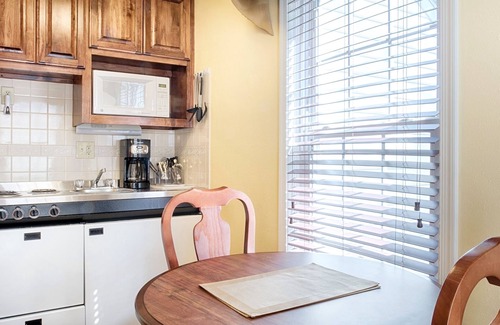 Williamsburg Apartment | Busch Gardens, Waterpark, Wyndham Patriot's