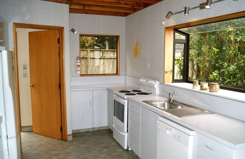 Tata Beach Cottage | Bush Henge - Tata Beach Holiday Home