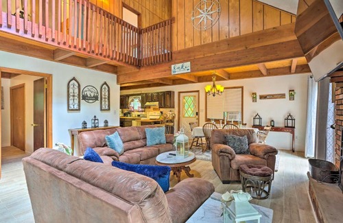 Bushkill House | Bushkill House with Deck and Community Amenities!
