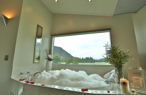 Halls Gap Apartment | Bushland