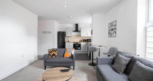 Northampton Apartment | Business & Family-Friendly 2BR Racecourse Park 5min to Town & Hospital Parking WiFi
