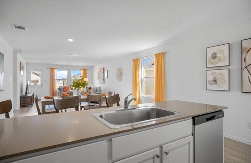 New Braunfels House | Business Haven in New Braunfels with 5 Beds