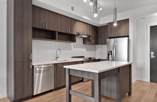 Crystal City Apartment | Business Traveler Friendly 2 BR Bal | Pool+Gym