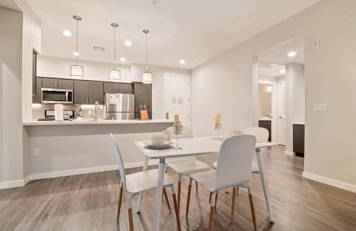 Menlo Park Apartment | Business Traveller Friendly w/Free WiFi | Menlo Park by GLS