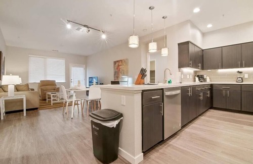 Menlo Park Apartment | Business Traveller Friendly w/Free WiFi | Menlo Park by GLS