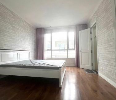 Ben Nghe Apartment | Bustling stay in the center of JapanTown/7eleven/pub