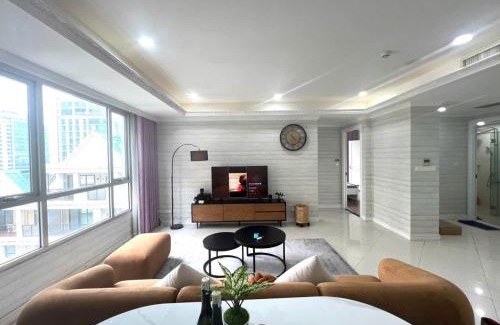 Ben Nghe Apartment | Bustling stay in the center of JapanTown/7eleven/pub