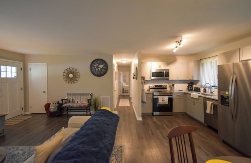 Garner House | Busy Bee Ranch near Walnut Creek Amphitheatre - Pet Friendly