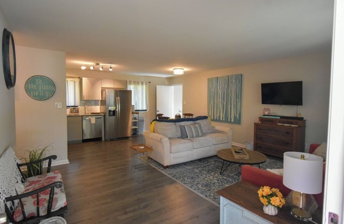 Garner House | Busy Bee Ranch near Walnut Creek Amphitheatre - Pet Friendly