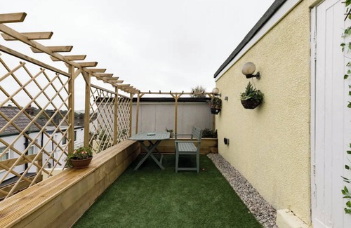 St. Blazey Cottage | Buttercup Cottage, located in the gateway to Eden!