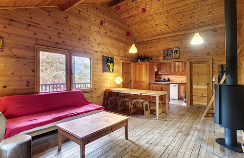 Vallouise-Pelvoux Ski Chalet | Buttercup. Very charming little cottage