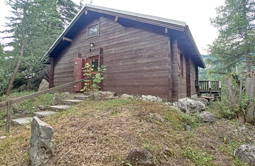 Vallouise-Pelvoux Ski Chalet | Buttercup. Very charming little cottage