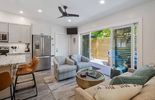 Key West Historic District House | ~Butterfly Cottage~ Enjoy a hot tub, gourmet kitchen, and 2 king ensuites.