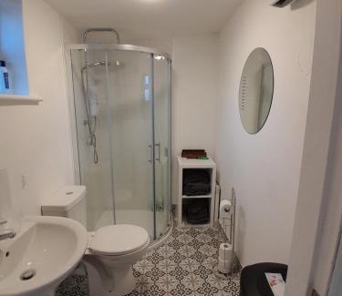 Tudenham Apartment | Butterfly Cottage Retreat - Private Studio Getaway