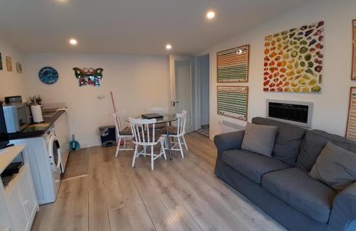 Tudenham Apartment | Butterfly Cottage Retreat - Private Studio Getaway