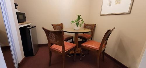 Pacific Grove Hotel | Butterfly Grove Inn