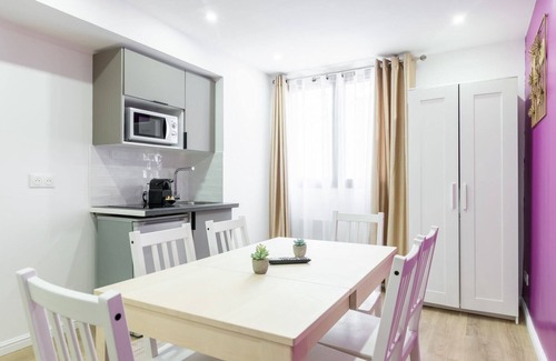 Amerique Apartment | Buttes Chaumont 5 - Two Bedroom Apartment, Sleeps 6