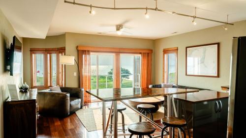 Waves Apartment | Buxton Slick - Waterfront 2-Bedroom, 2-Bathroom Suite at REAL Watersports