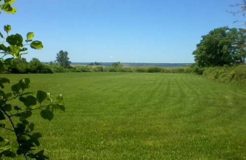 Fairhaven House | Buzzards Bay farmhouse with field and beach