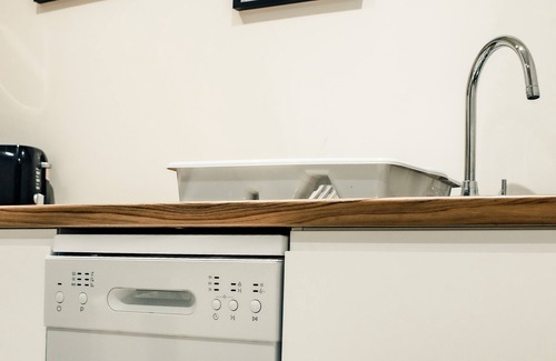 Bradford Apartment | BV Cosy Basement Apt