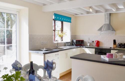 Llanllwchaiarn House | Bwthyn