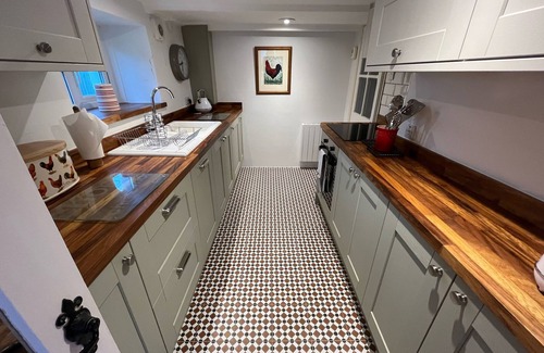 Goodwick House | BWTHYN GYNON, pet friendly, character holiday cottage in Goodwick