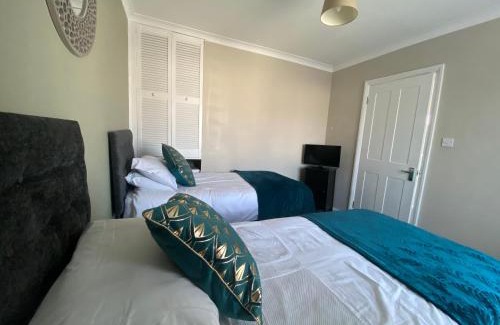 Havering House | By Buildersbeds - Hill House 3 Bedrooms