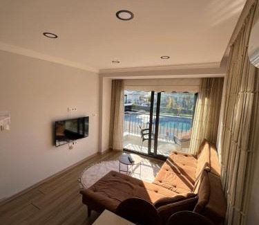 Side Apartment | By Lotus Side - Comfortable Luxury Apartment with Pool