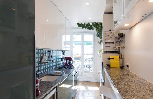 Quartier du Mail Apartment | By the Palais Royal, by Veeve