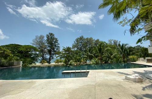 Batu Ferringhi Apartment | By The Sea @ Luxury Suites, Batu Ferringhi