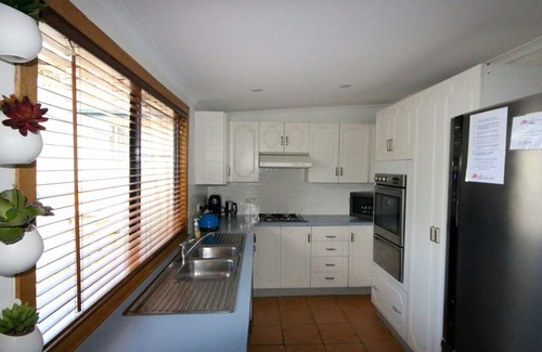 Sanctuary Point Cottage | By The Water - Sanctuary Point , NSW - PET FRIENDLY